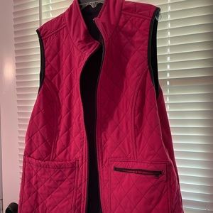 Women’s Infinity reversible quilted scrub vest in hot pink and pewter size M